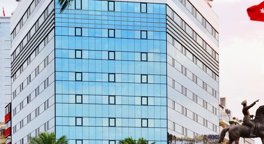 Mövenpick Hotel İzmir-36