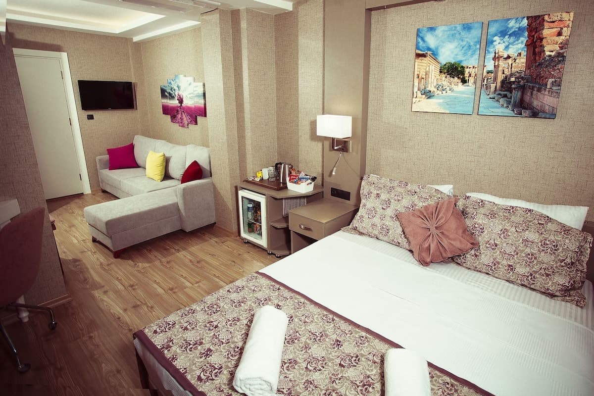 Hotel İz-12
