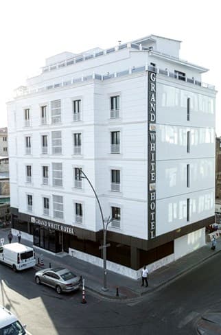 Grand White Hotel Batman-40