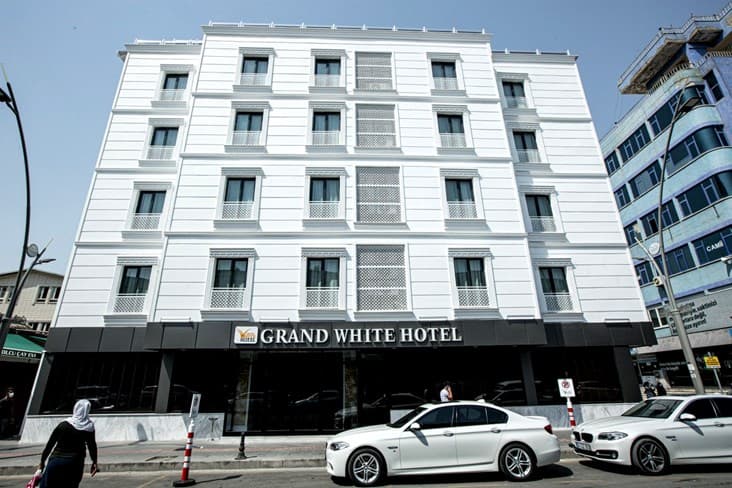 Grand White Hotel Batman-37