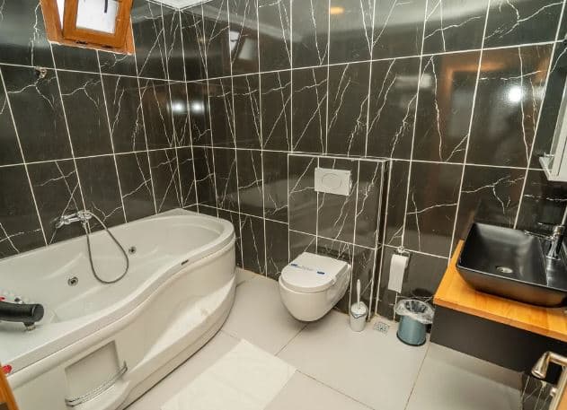 216 Hill Suites-16