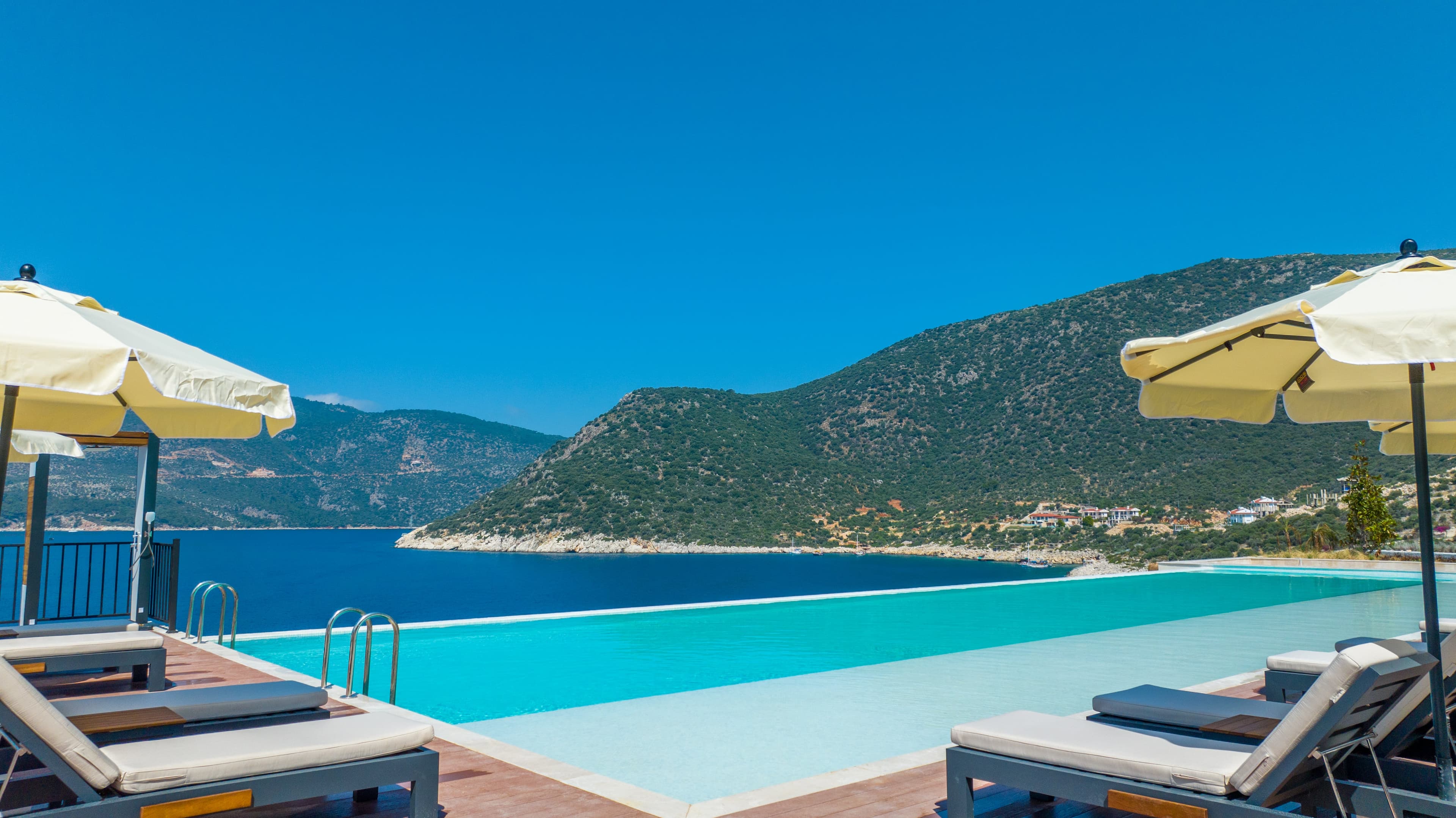 Lures Hotel & Beach Club-51