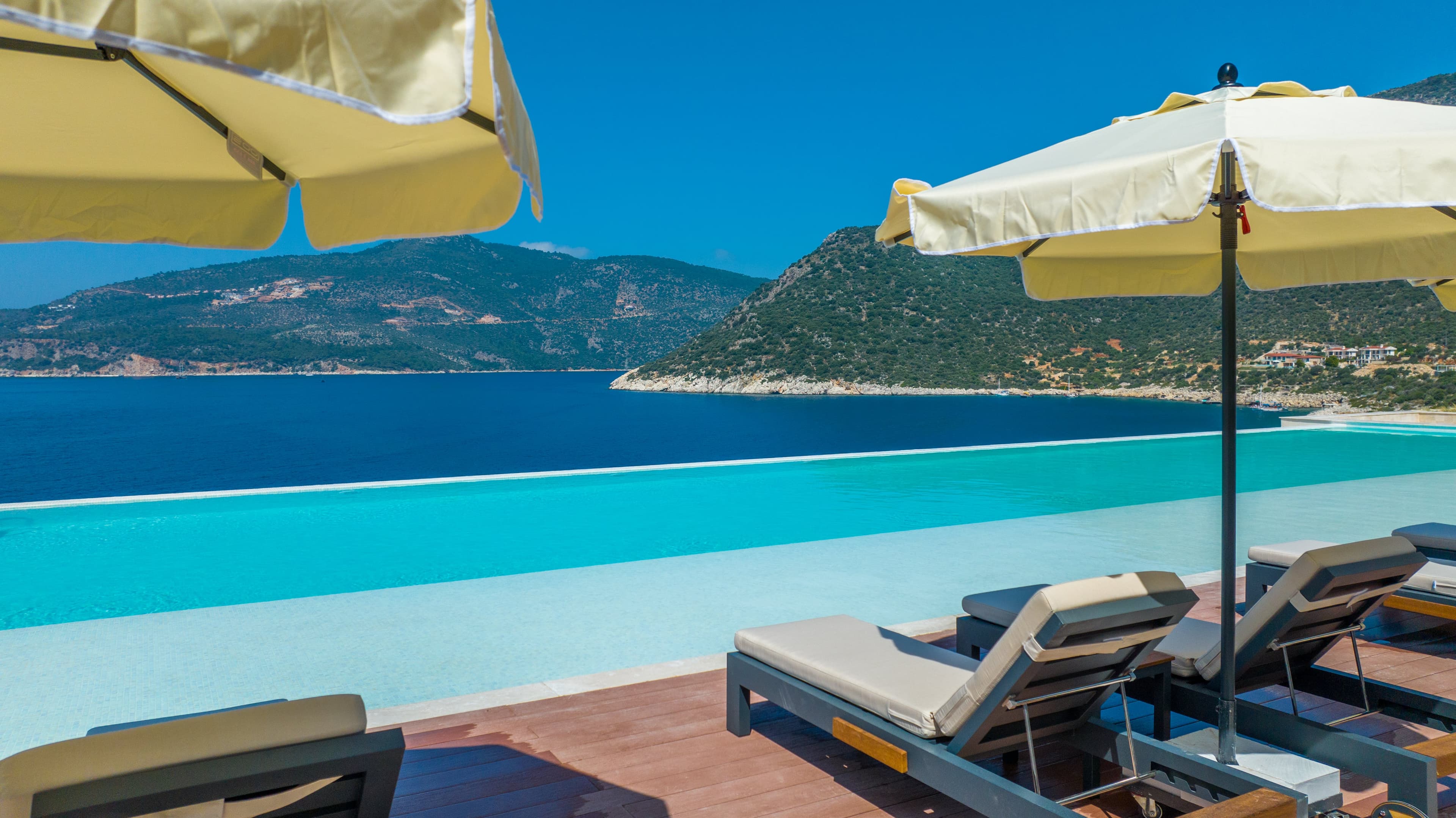 Lures Hotel & Beach Club-65