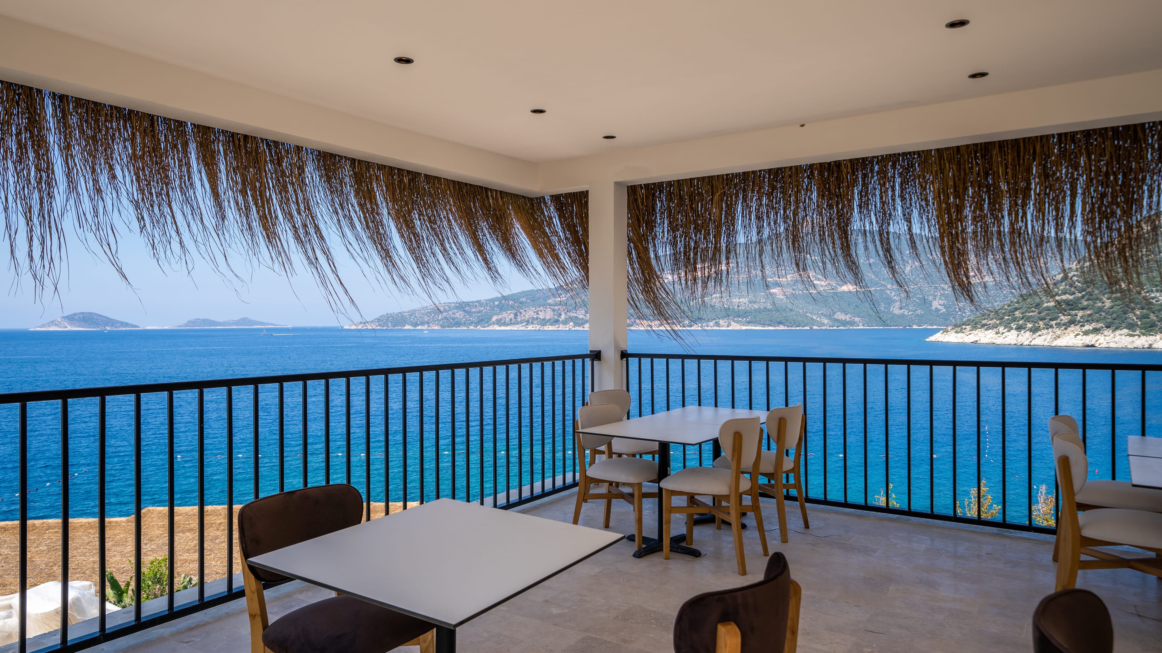 Lures Hotel & Beach Club-64