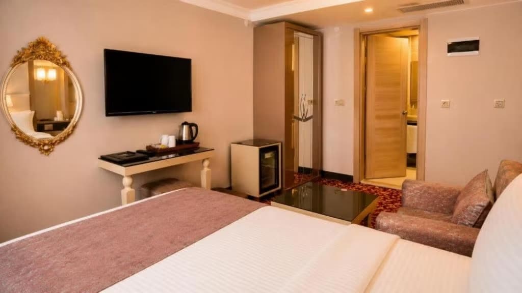 Elite World Nest Van-17