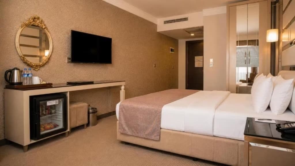 Elite World Nest Van-20