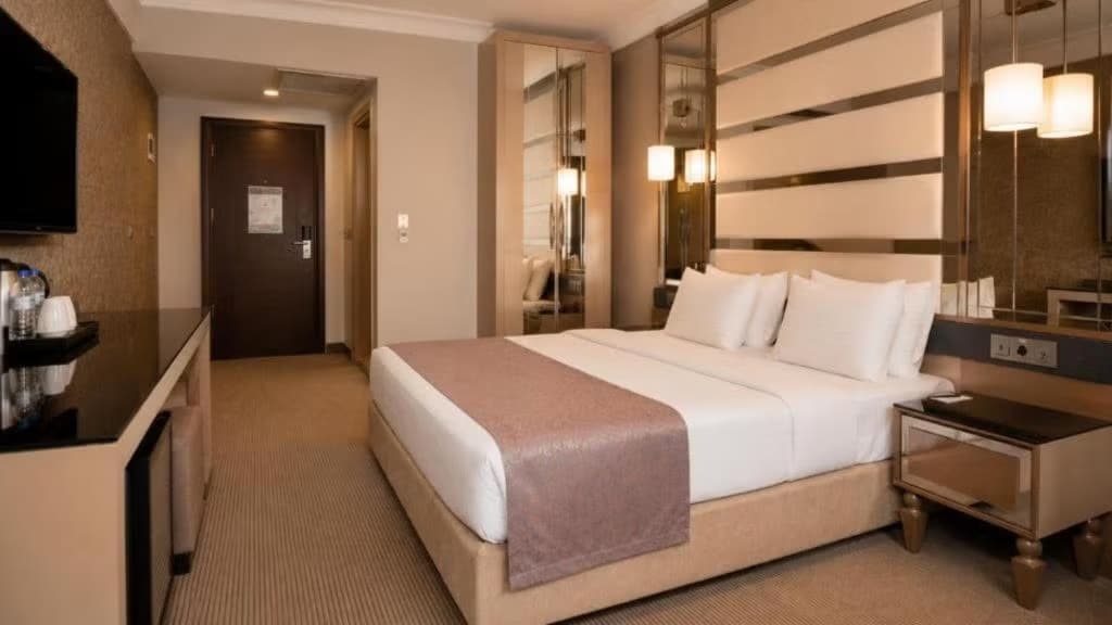 Elite World Nest Van-1