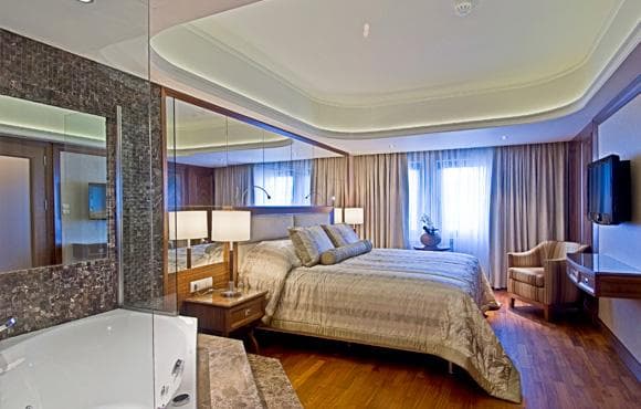 Executive Suit 2