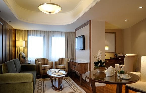 Executive Suit 4