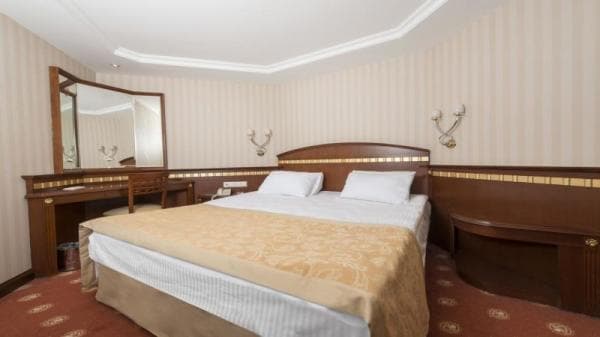 Junior Suite Room 2