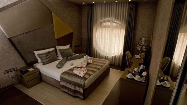 Deluxe Double Room with City View 1