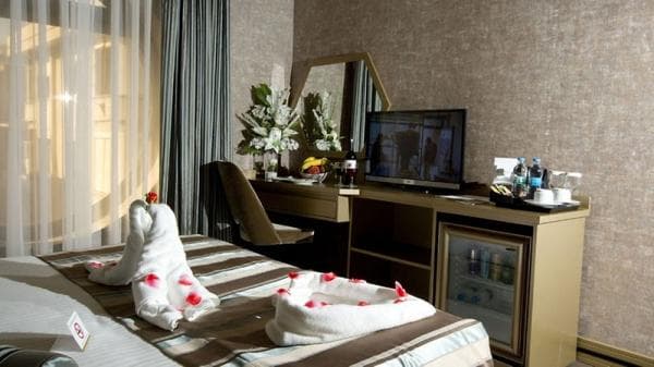 Deluxe Double Room with City View 2