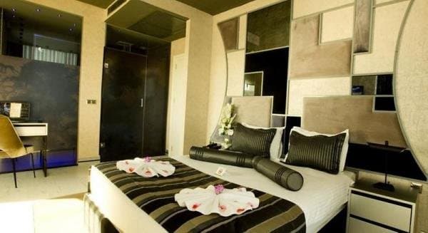 Sea View Premium Suite with Jacuzzi 3