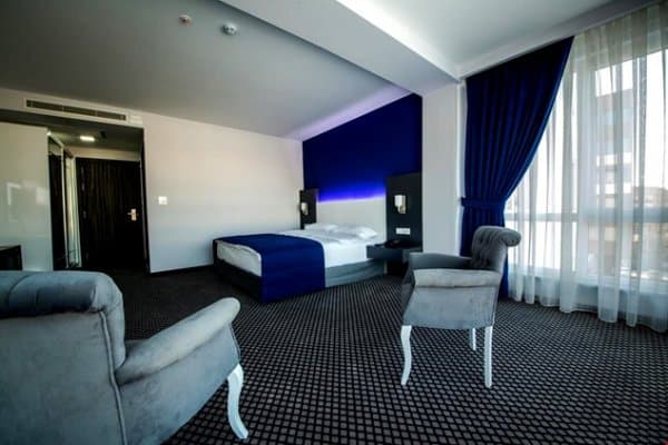Deluxe King Room 1