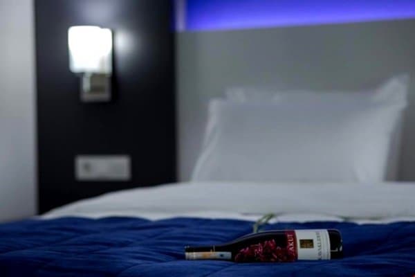 Deluxe King Room 4