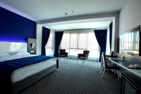 Deluxe King Room 2