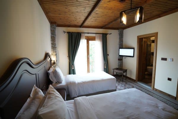 TWIN ROOM 1
