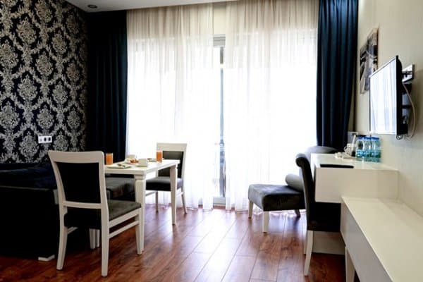 Suit Balkonlu Göl Manzaralı Double 2