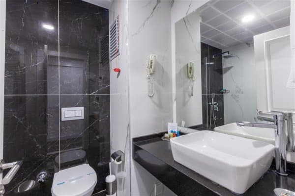 Standart Oda Göl Manzaralı 4