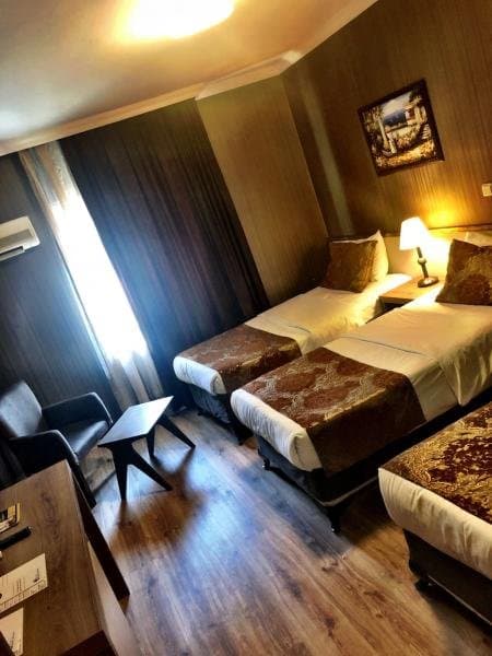 Üç Kişilik Deluxe Deniz Manzaralı Oda - İade Edilmez 1
