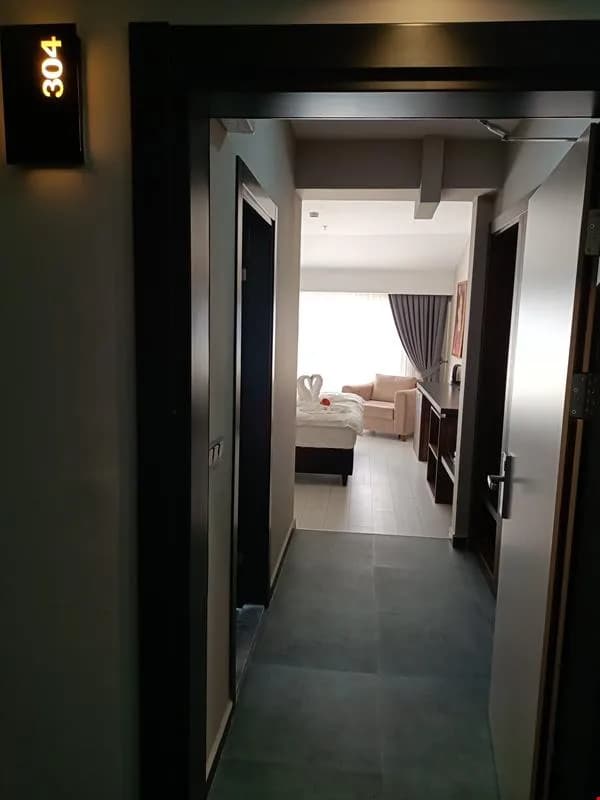 Deluxe Room 3