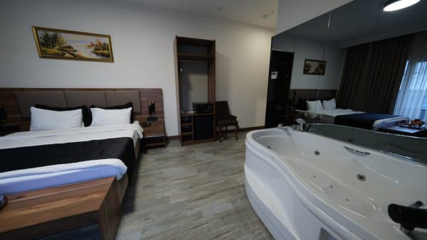 Jacuzzi Room 3