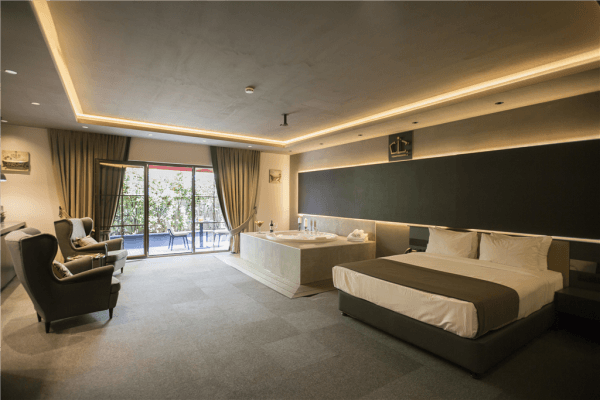 Jacuzzi Suite with Terrace 1