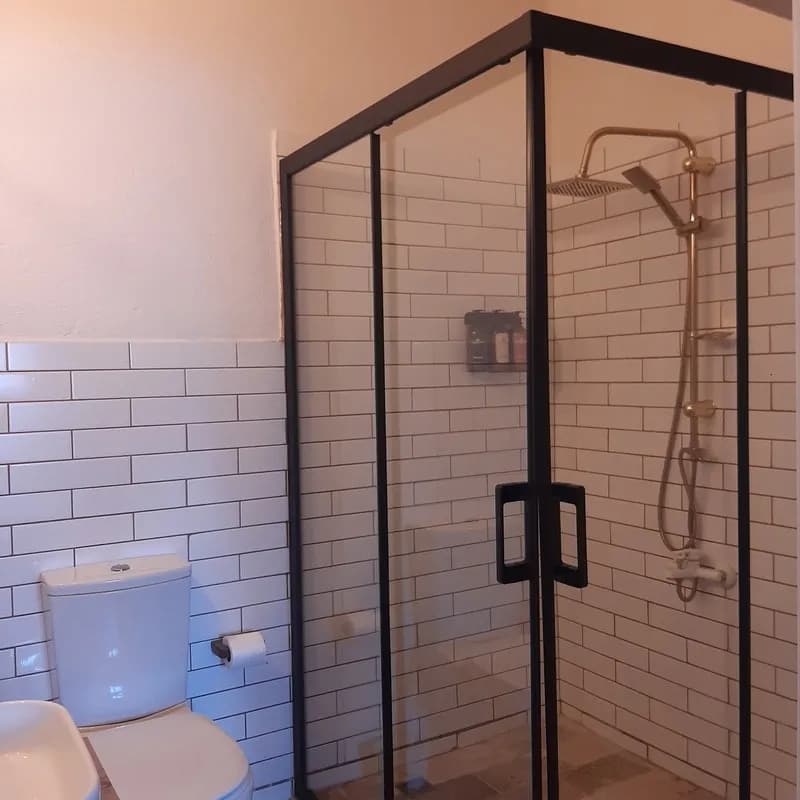 Sokak Manzaralı Ekonomik Oda 4