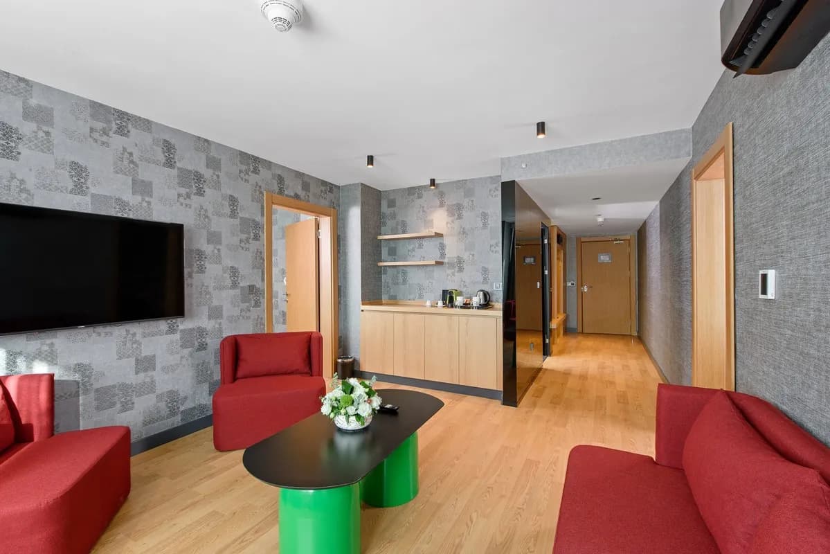 Executive Suit Oda 4