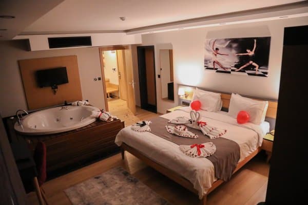 Honeymoon Suite (Balayı Odası) 1