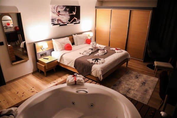 Honeymoon Suite (Balayı Odası) 2
