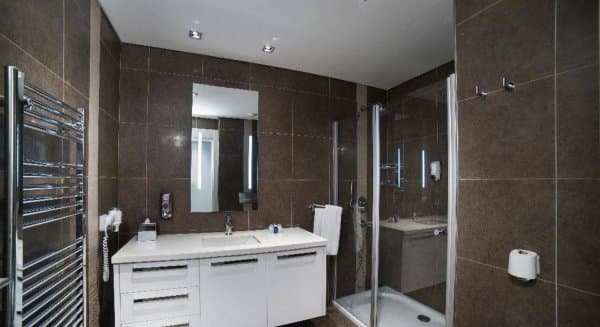 Two Bedroom Apartment with Balcony 4