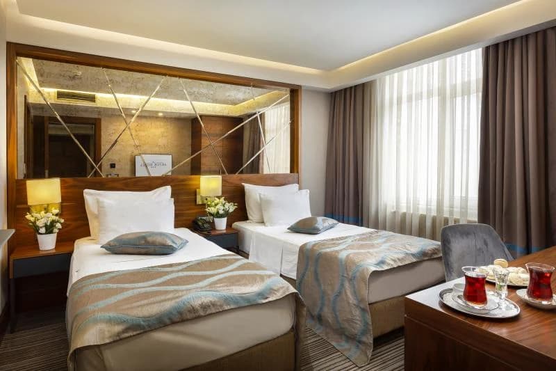 Standart İki Tek Kişilik Yataklı Şehir Manzaralı Oda 3