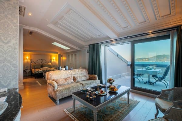 Honeymoon Suit 1