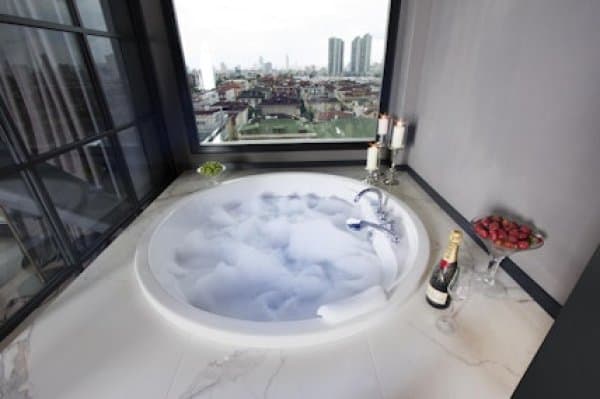 Jacuzzi Suite 2