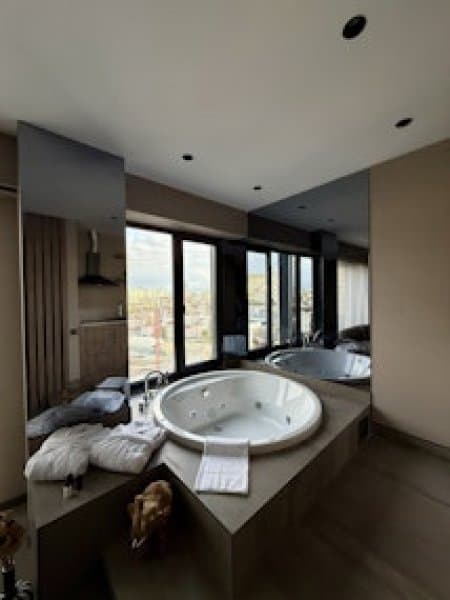 Jacuzzi Suite 3