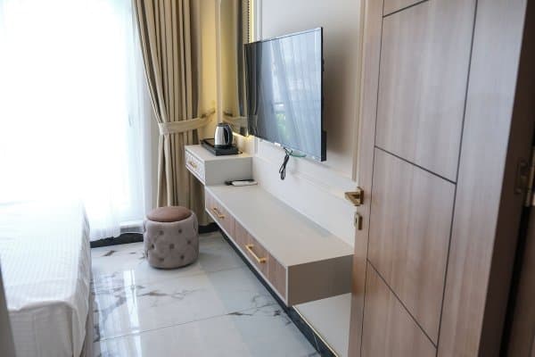 Havuz Manzaralı Luxury Aile Odası  3
