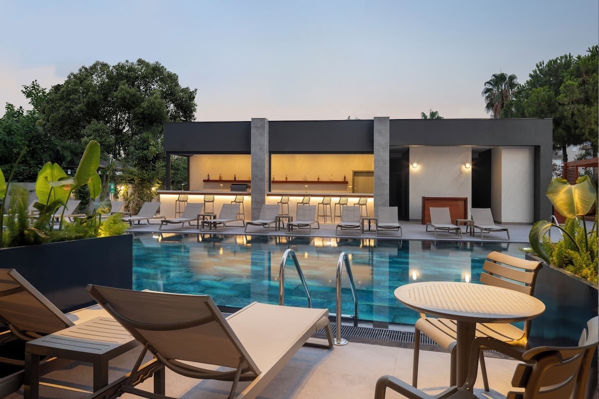 Privilege Swim Up Room 4