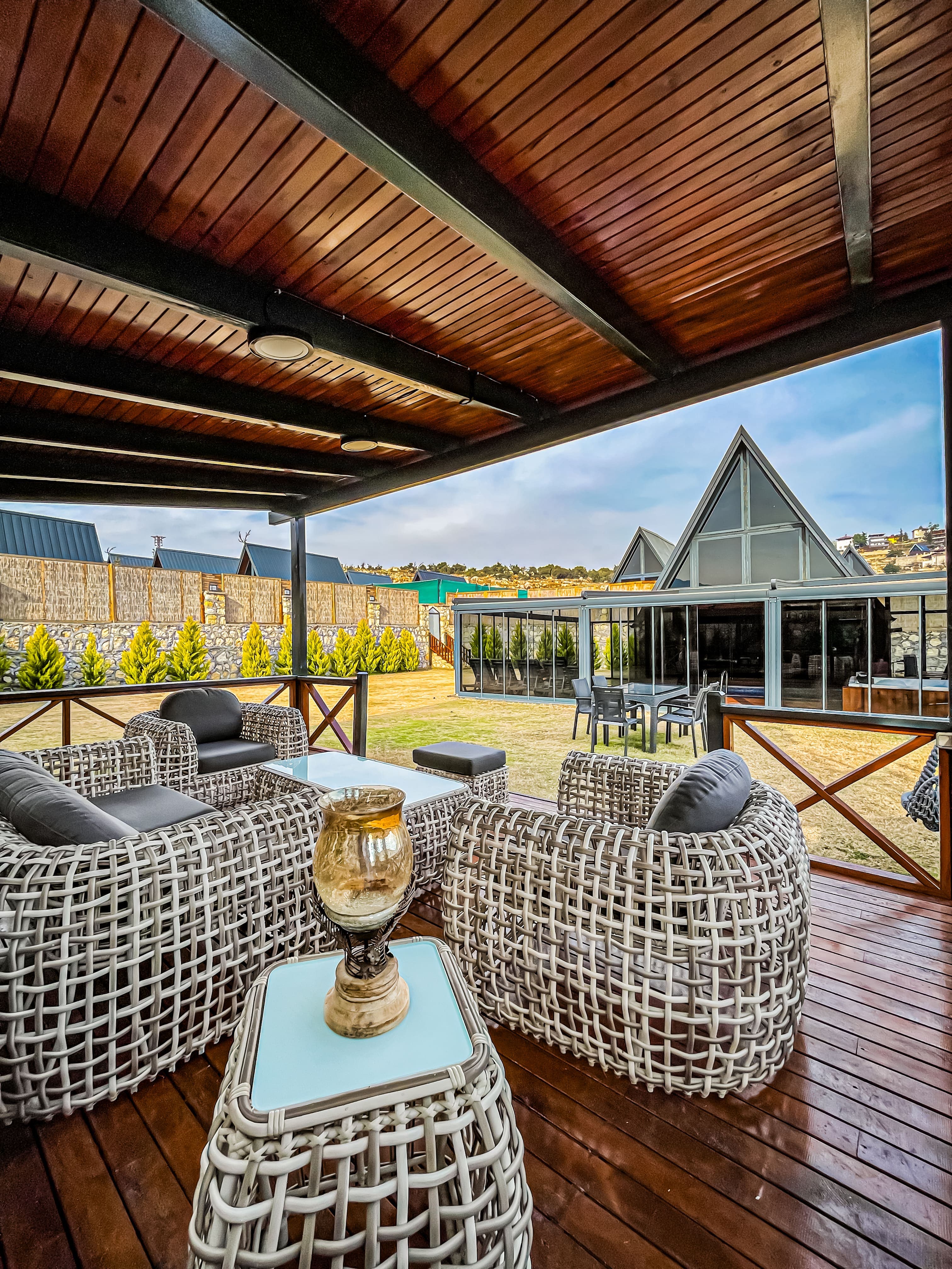 King Bungalow 2