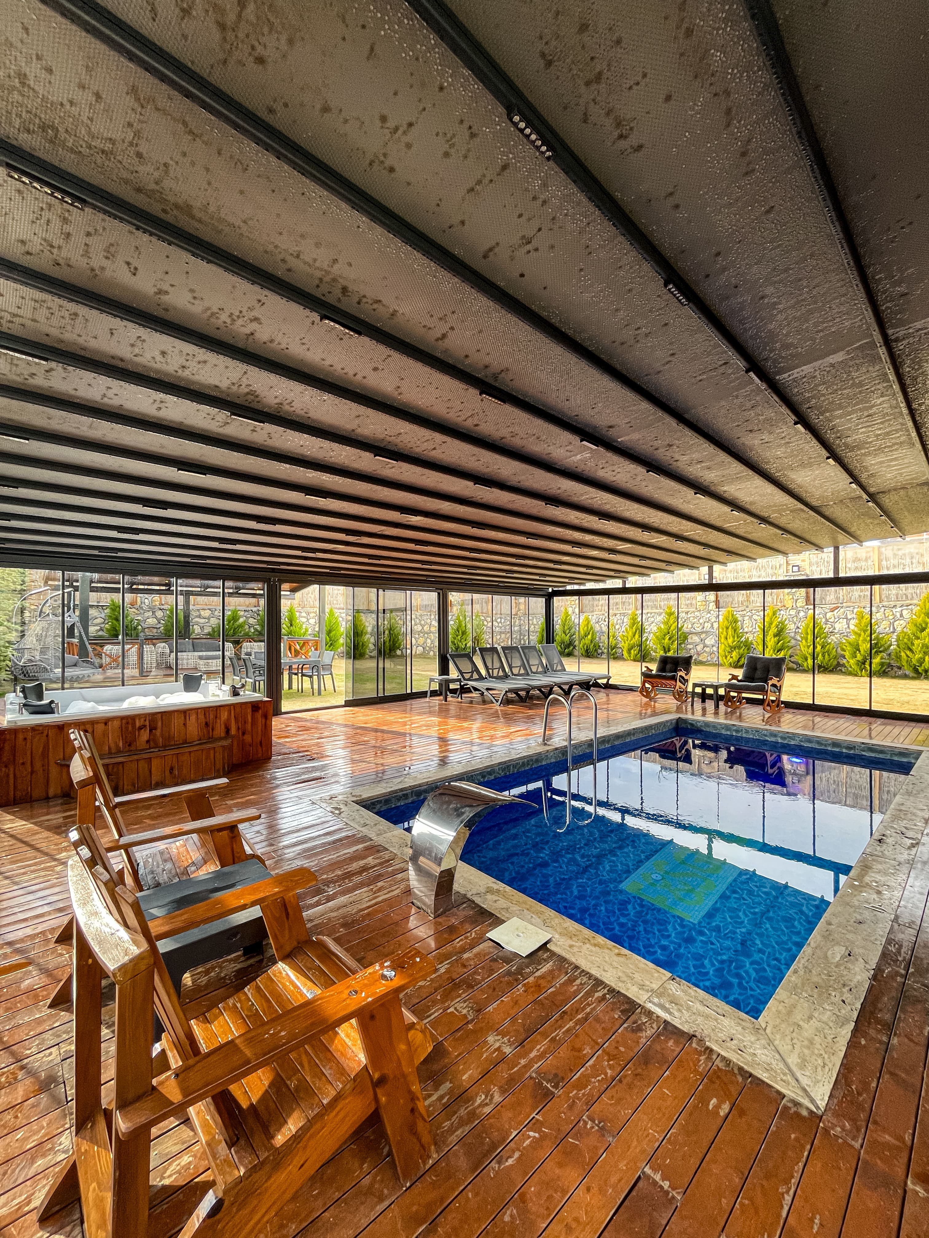 King Bungalow 4
