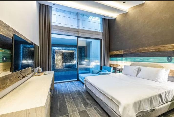 Deluxe Private Pool 1