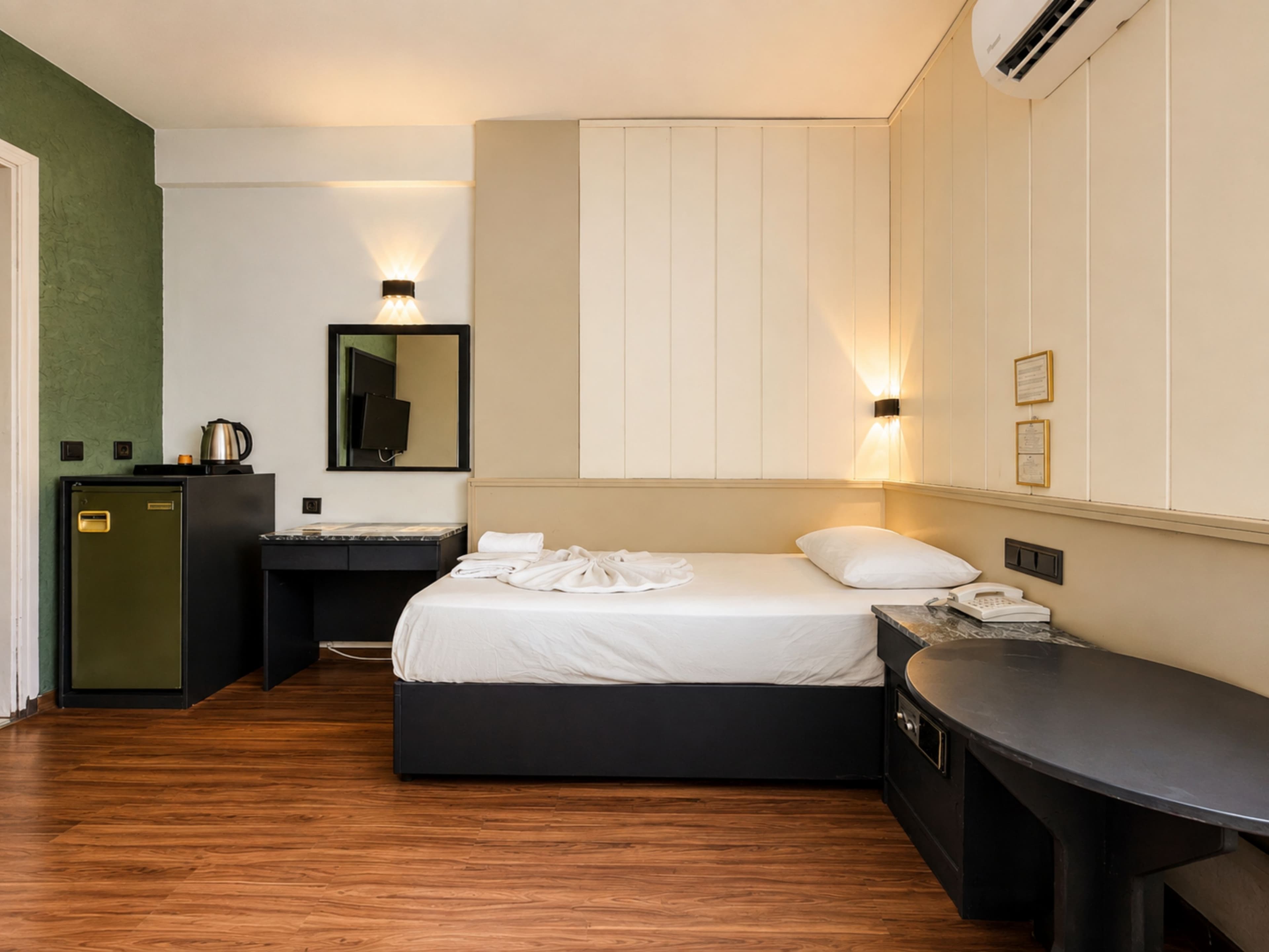 Standard Twin Room	 2