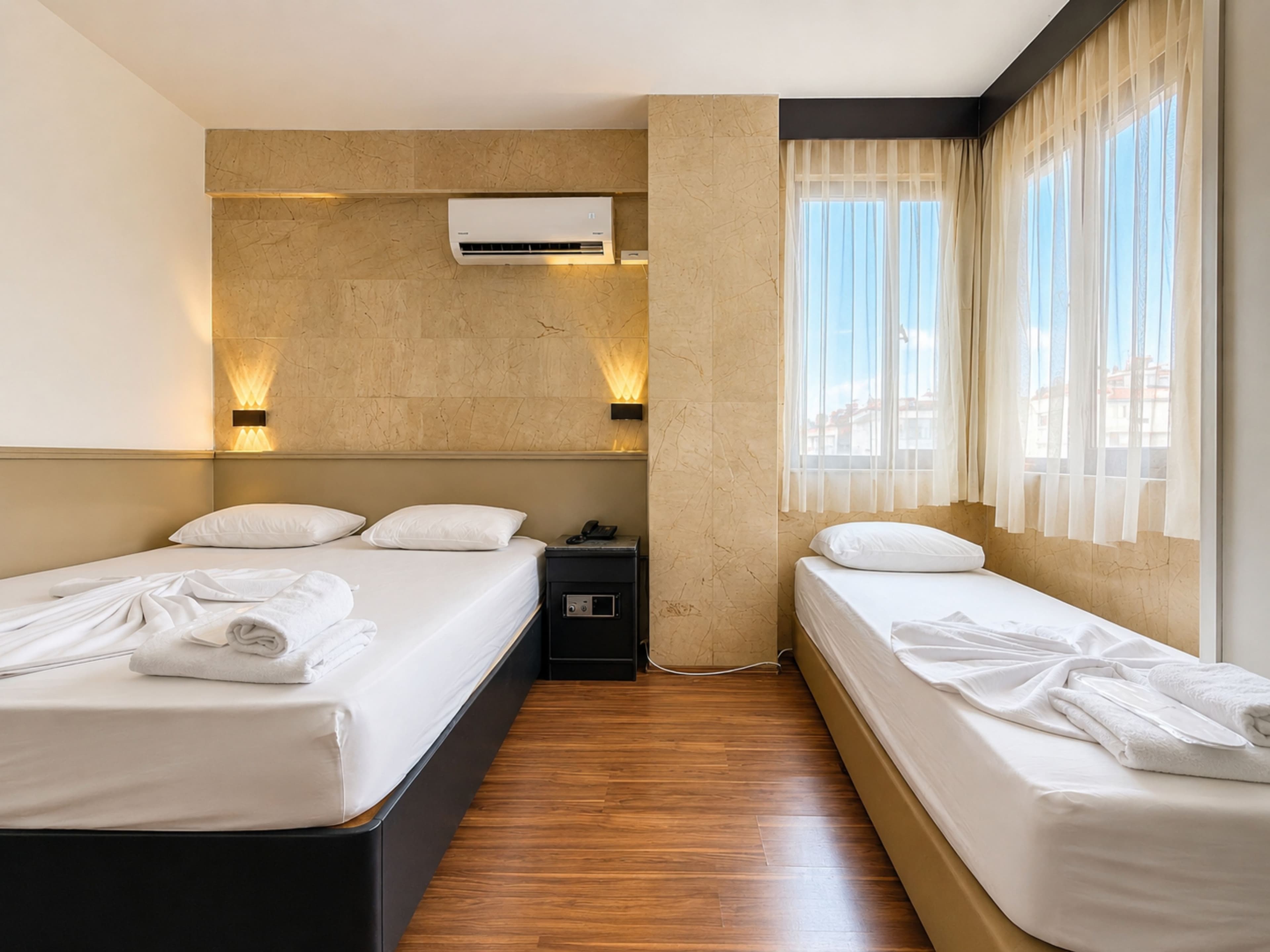 Standard Triple Room	 4