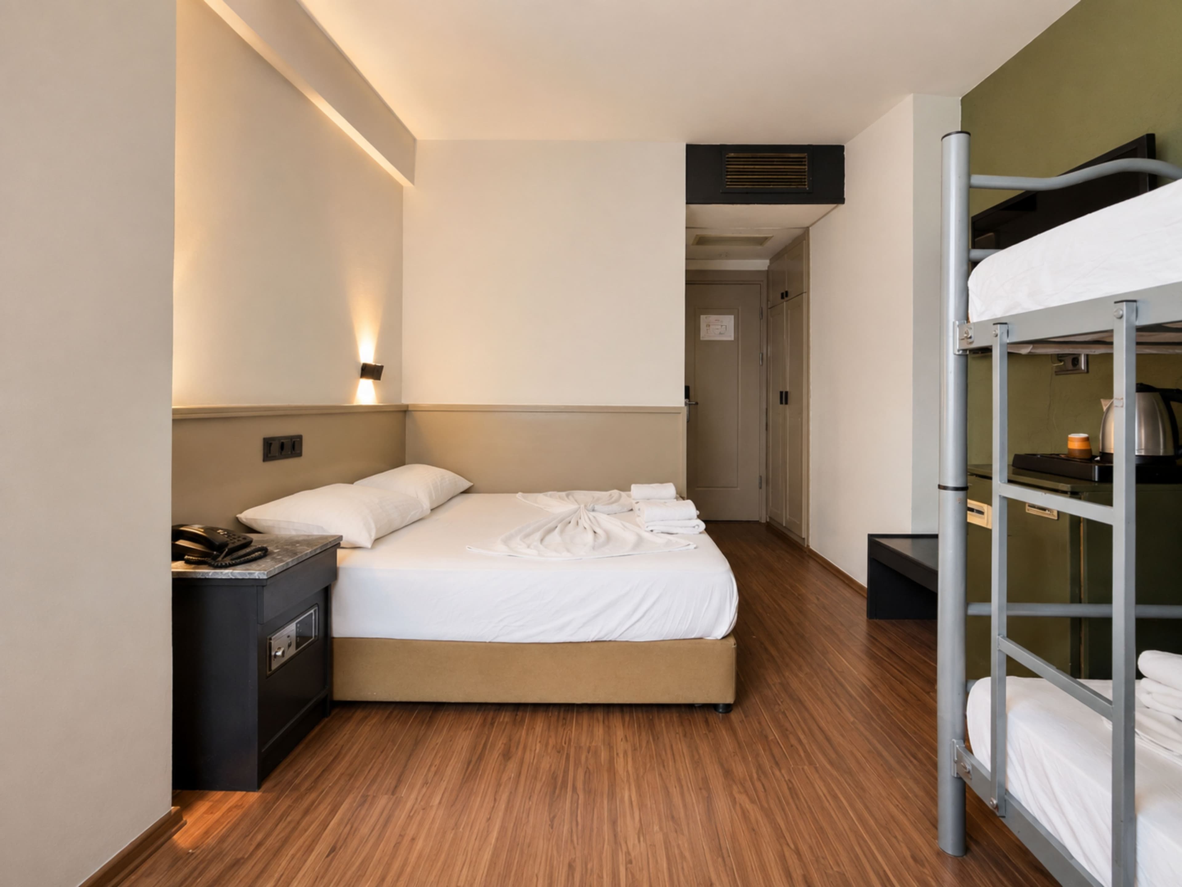 Standard Quadruple Room	 2