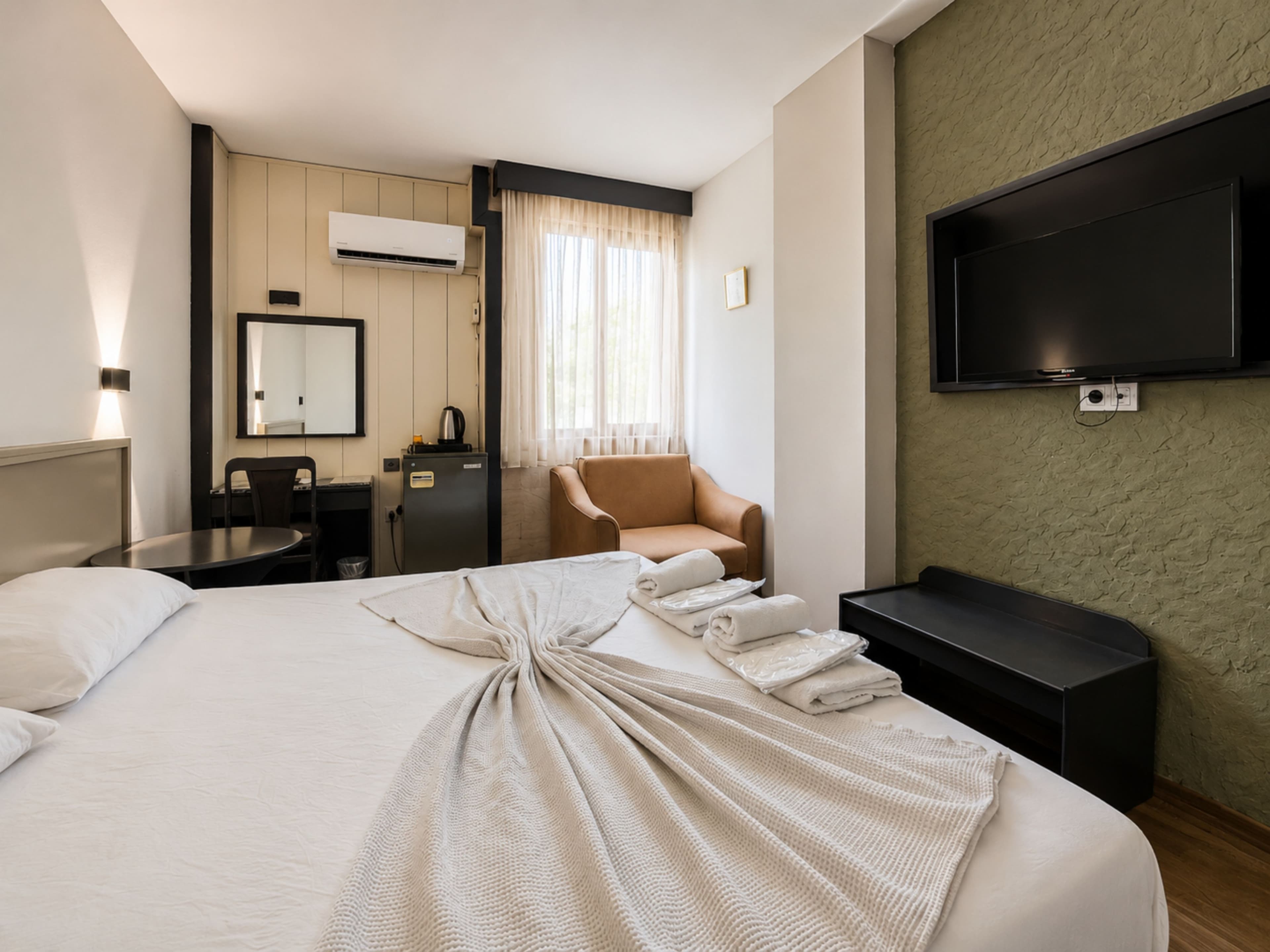 Standard Single Room	 3