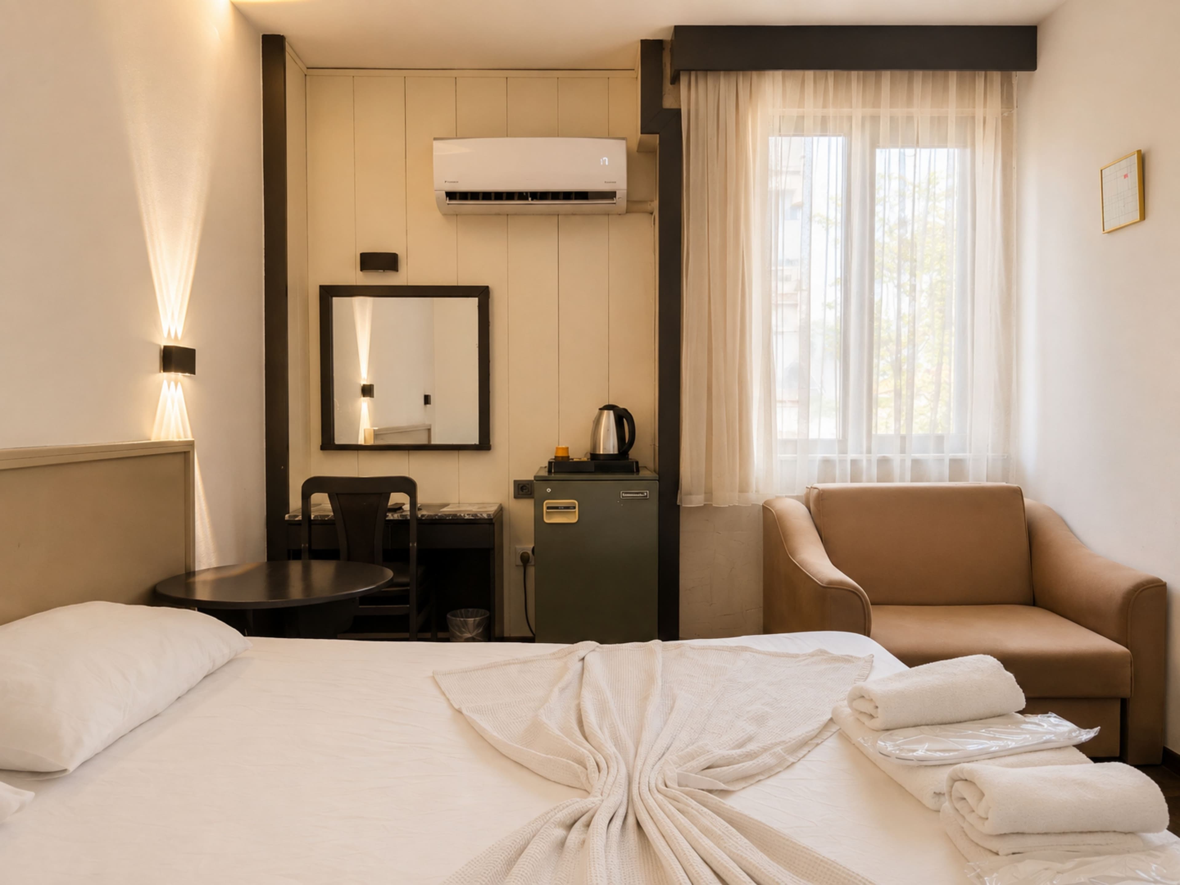 Standard Single Room	 4
