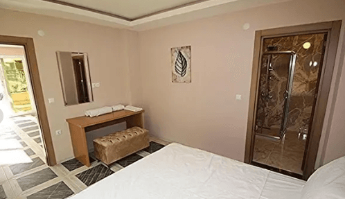 Deluxe Family Room 2