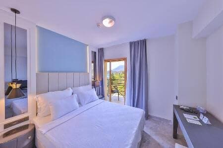 Standart Oda Kara Manzaralı Balkonlu 1