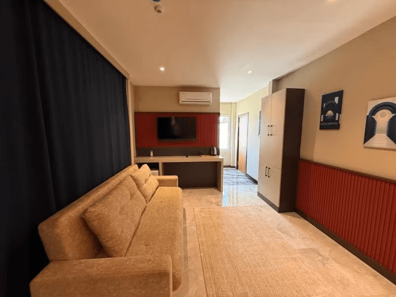 Deluxe Room 3