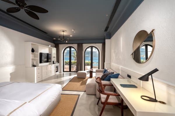 Deluxe Beachfront Room 2